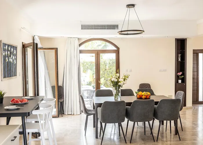 Villa Sunnyvillas: 4br Seafront Villa*private Pool*bw44 Protaras